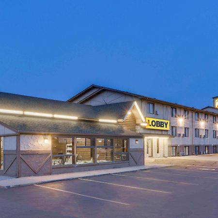 Мотель Super 8 By Wyndham Митчелл Экстерьер фото